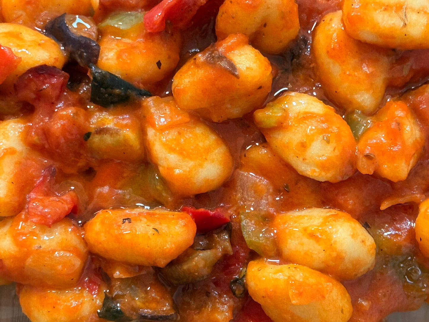 Pisto de verduras con ñoquis de patata