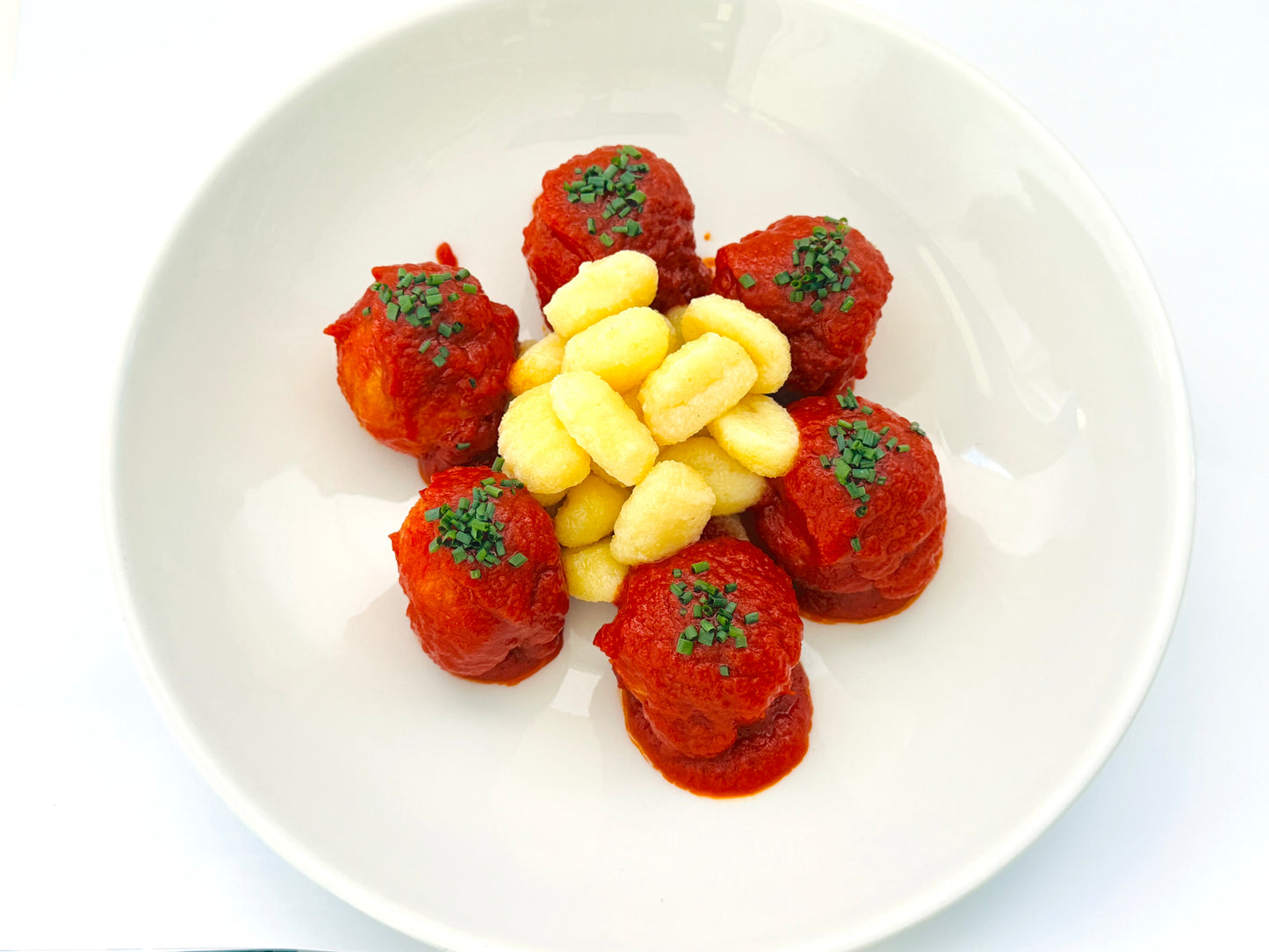 Albóndigas de pavo en salsa de tomate y ñoquis de patata