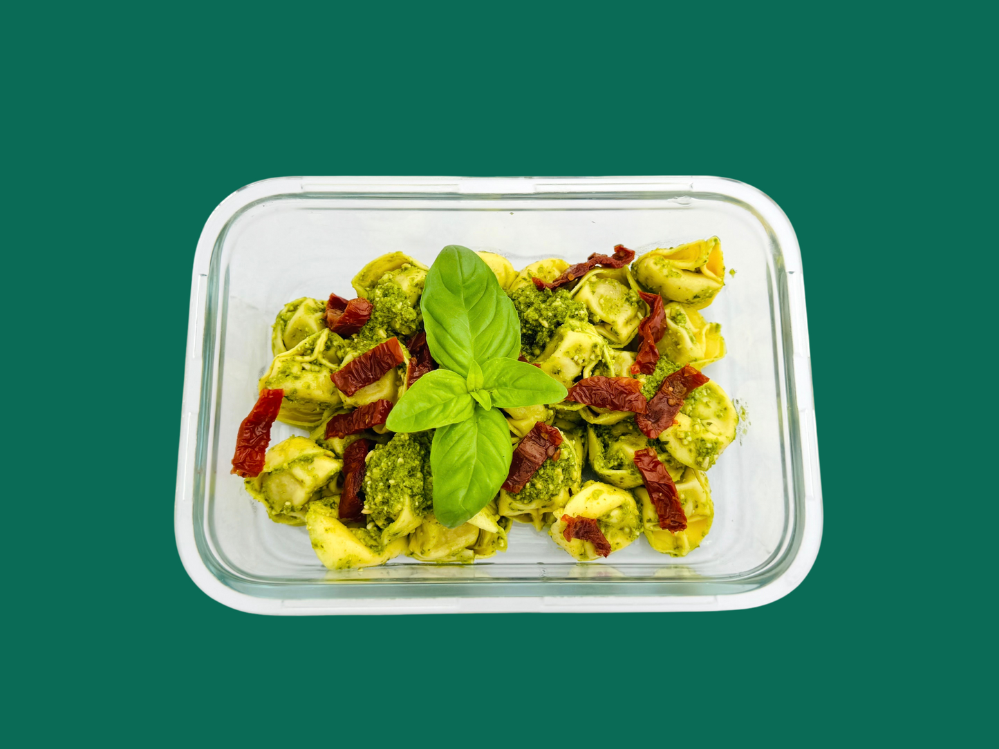 Tortellinis de ternera al pesto de albahaca y tomate seco